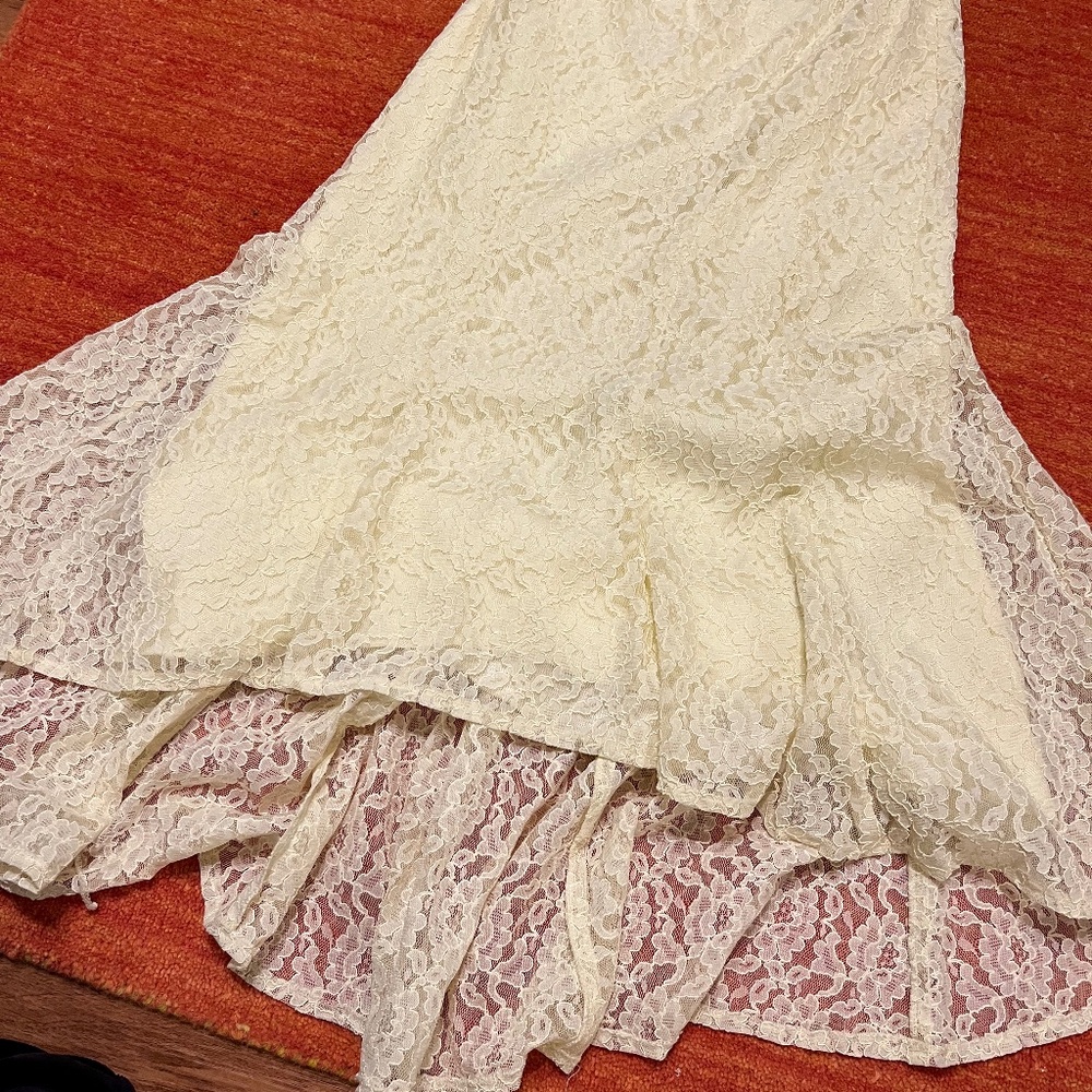 Romantic lace suit (skirt and jacket) - Picture 3 of 4